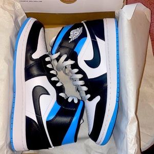 Jordan 1 Mid (NEVER WORN)